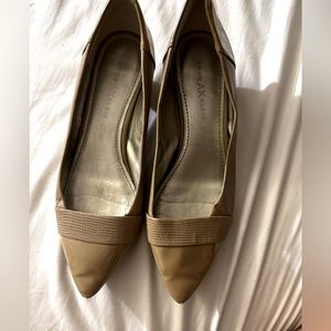 Well loved size 8 women kitten heels